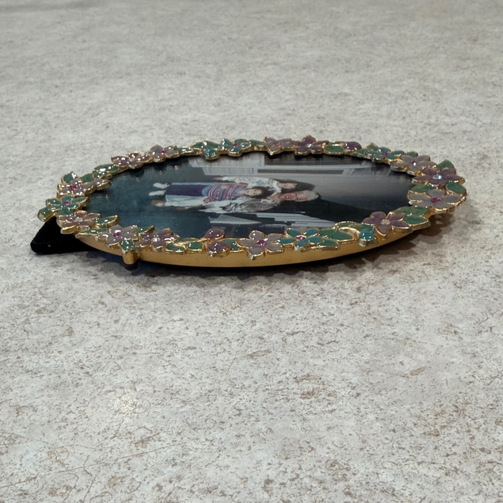 VINTAGE BURNES OF BOSTON ENAMEL & CRYSTAL FLORAL GOLD TONE OVAL FRAME HOLDS 4x6 - Picture 5 of 10